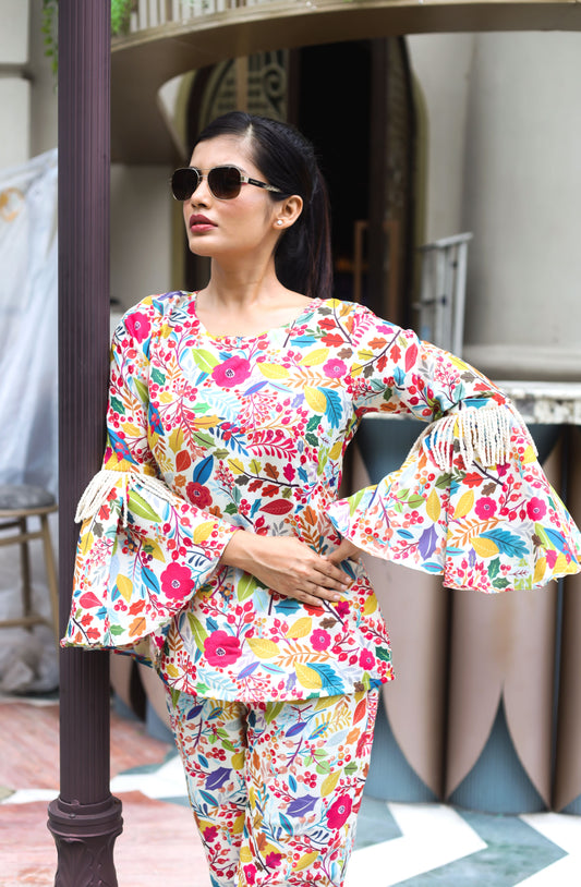 BACK SLIT SIDE CUT PANTS