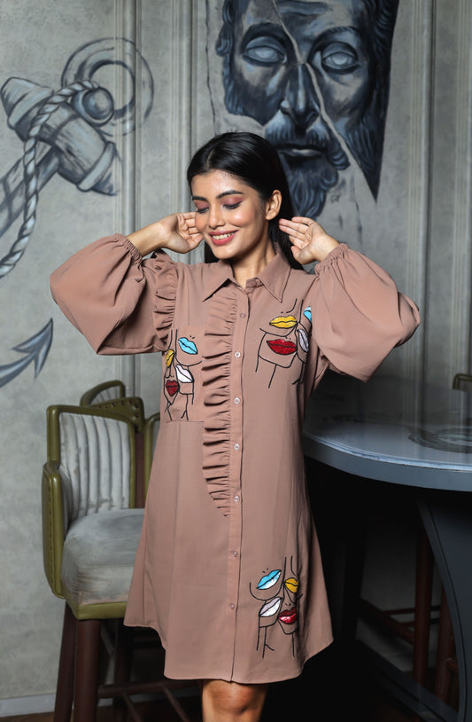 LIP MOTIVE RUFFLE DRESS