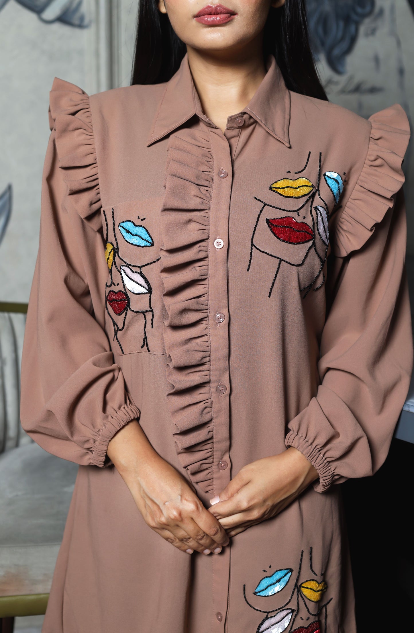 LIP MOTIVE RUFFLE DRESS