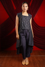 Navy blue geomtric hi-low set